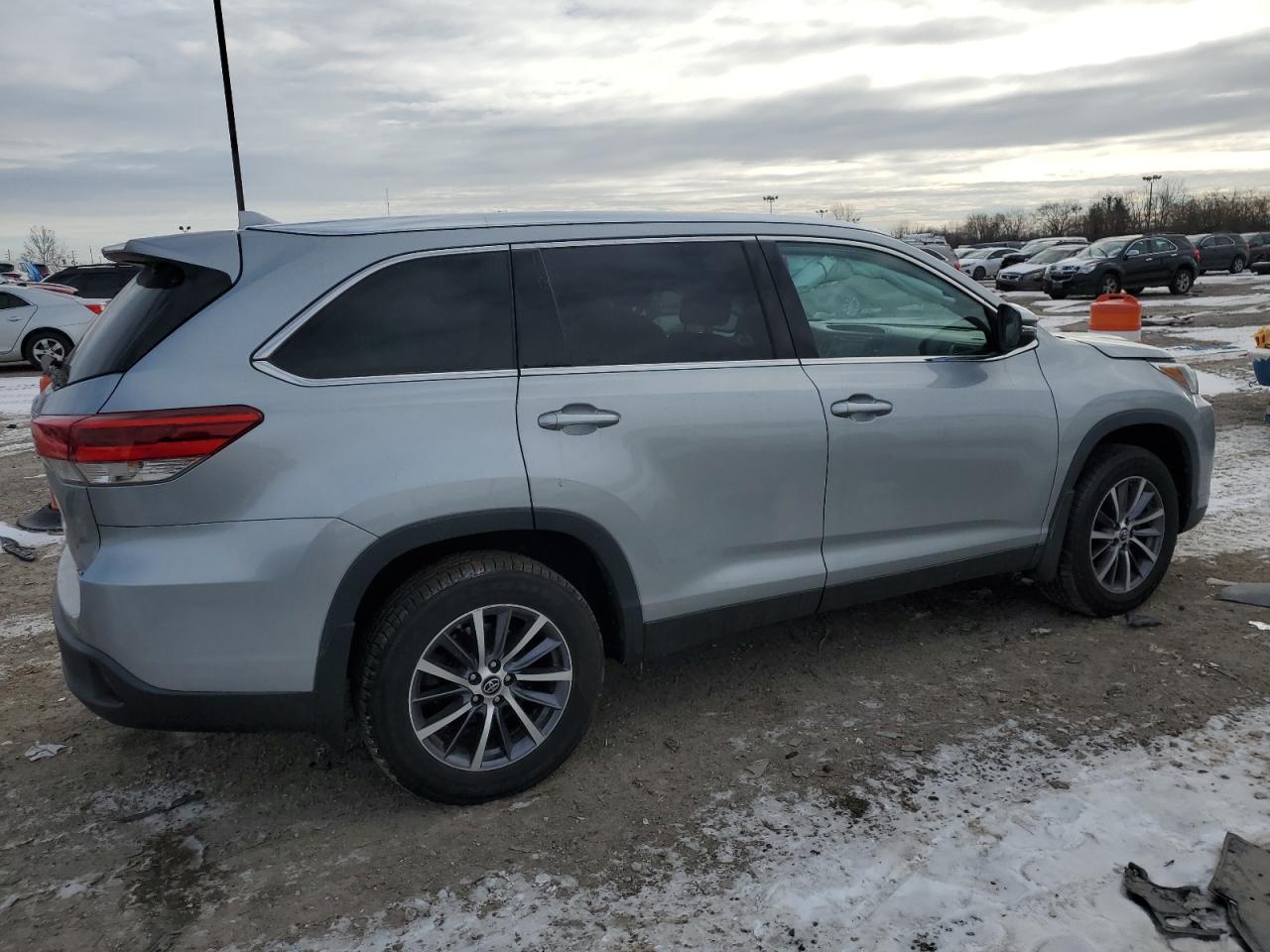 5TDJZRFH4KS577030 TOYOTA HIGHLANDER 2019