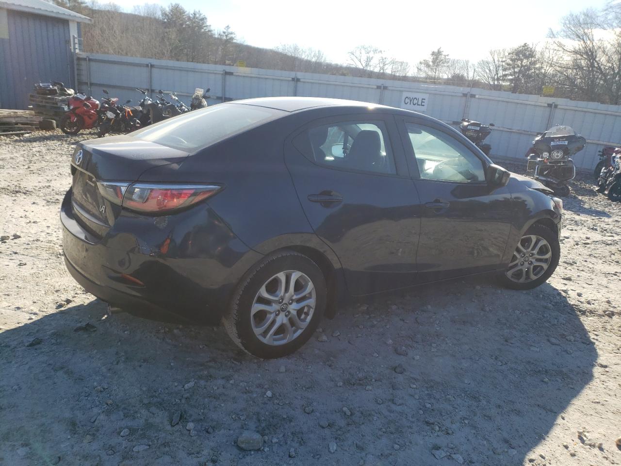 3MYDLBYV3JY325965 TOYOTA YARIS 2018