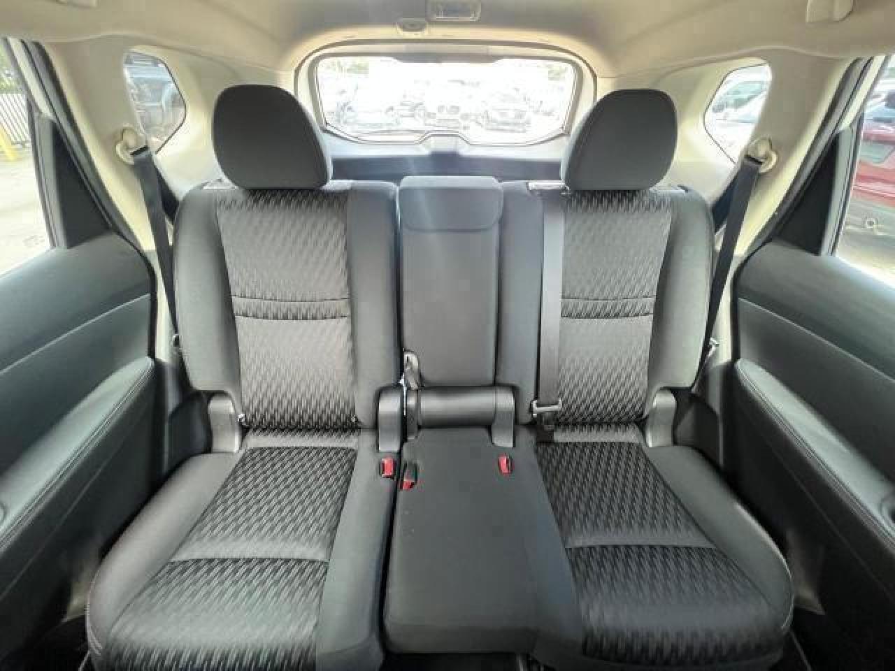 VIN: KNMAT2MT8HP577261 2017 NISSAN ROGUE