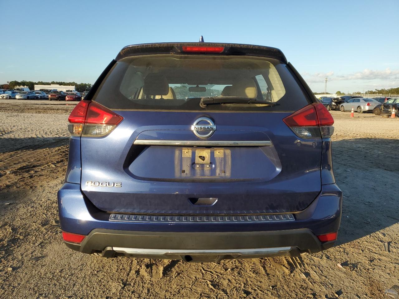 JN8AT2MT0HW136976 NISSAN ROGUE 2017