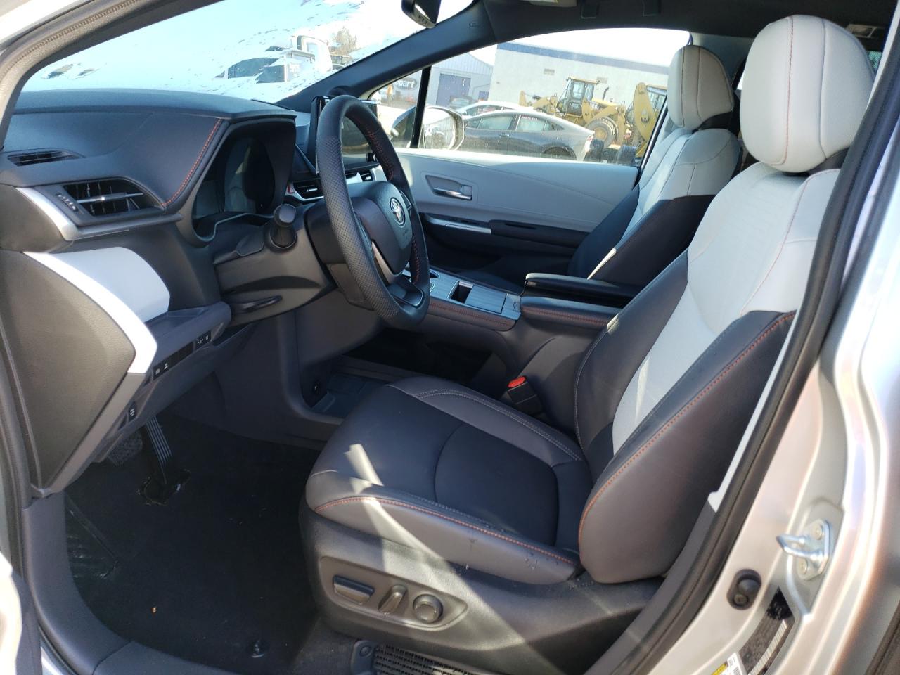 VIN: 5TDDSKFCXRS111027 2024 TOYOTA SIENNA
