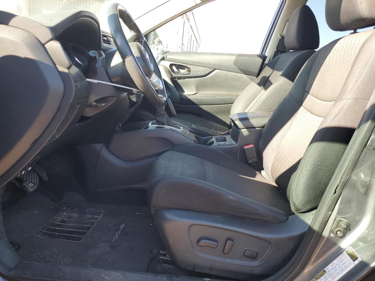 5N1AT2MTXHC866001 NISSAN ROGUE 2017