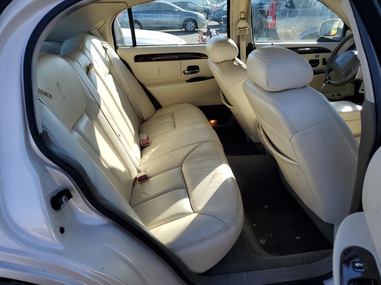 1LNFM83W7WY692602 1998 Lincoln Town Car Cartier 1LNFM83W7WY692602 1998 Lincoln Town Car Cartier