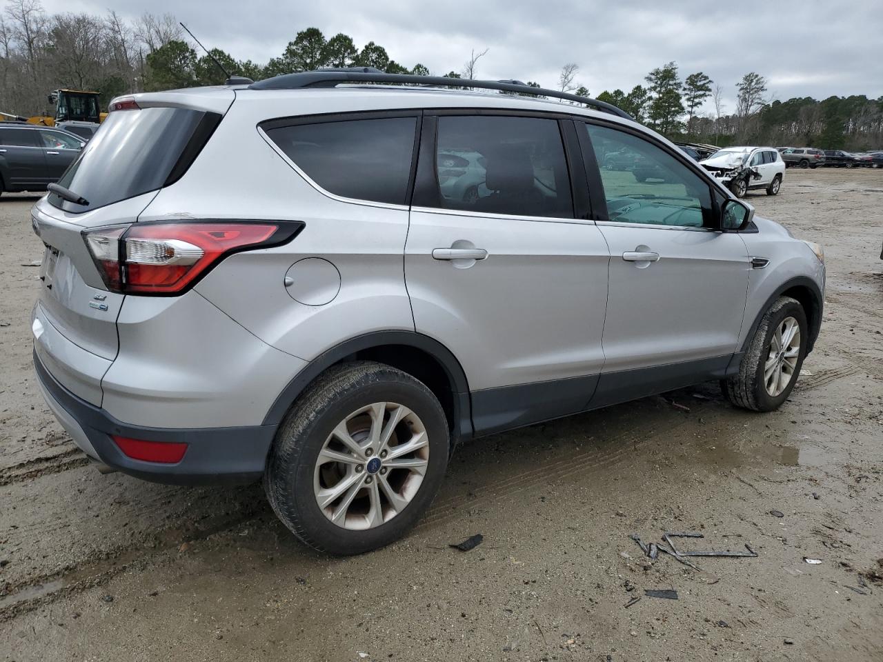 VIN: 1FMCU9GD3HUA35629 2017 FORD ESCAPE