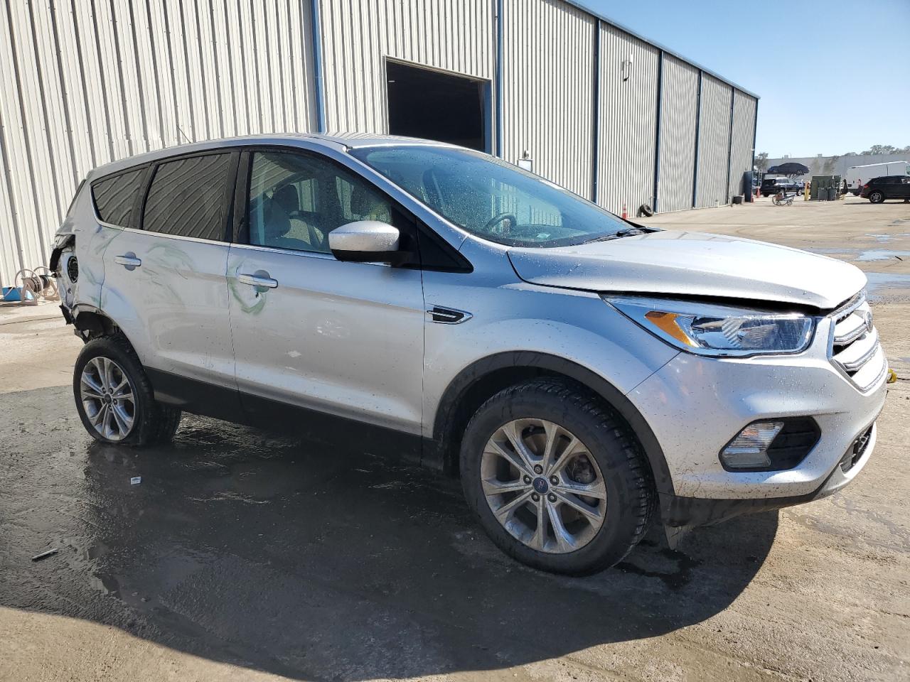 VIN: 1FMCU9G96HUC07549 2017 FORD ESCAPE