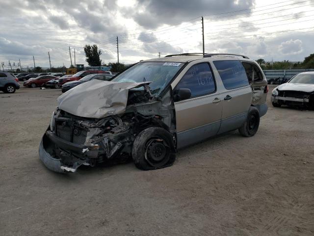 2000 Toyota Sienna LE