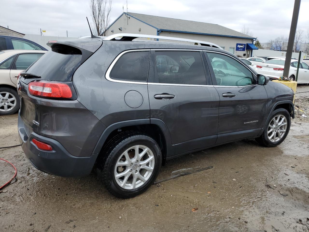 2017 Jeep Cherokee Latitude vin: 1C4PJLCB8HW560139