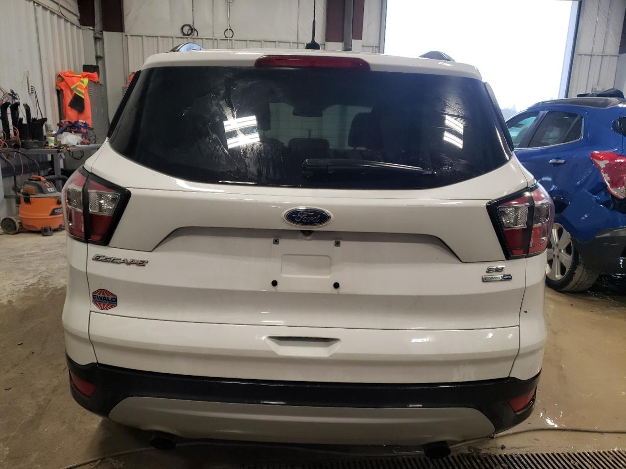 1FMCU9G90HUE18858 FORD ESCAPE 2017