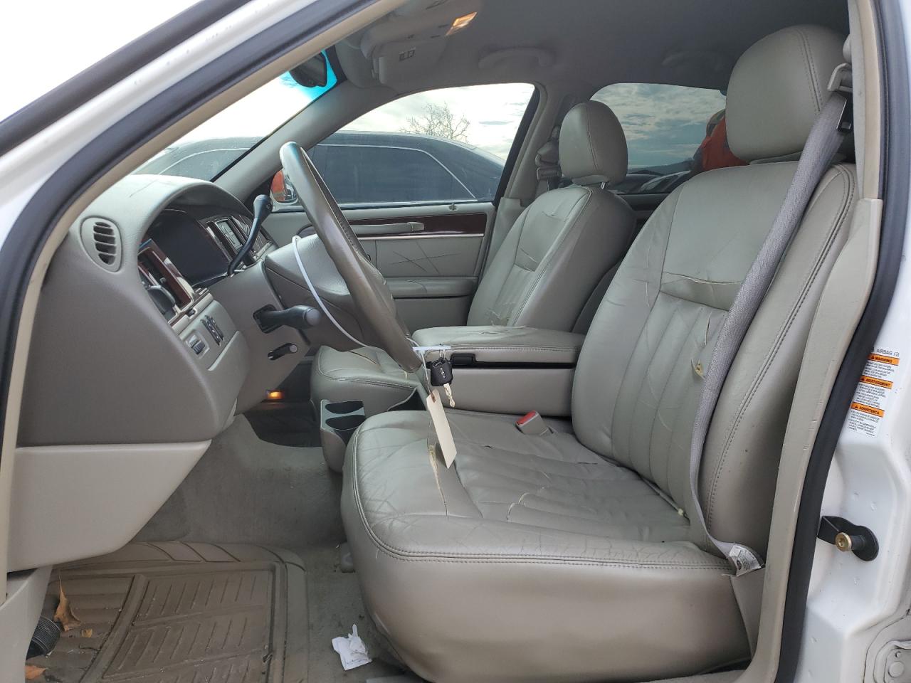 1lnhm81w24y677238 1LNHM81W24Y677238 2004 Lincoln Town Car Executive