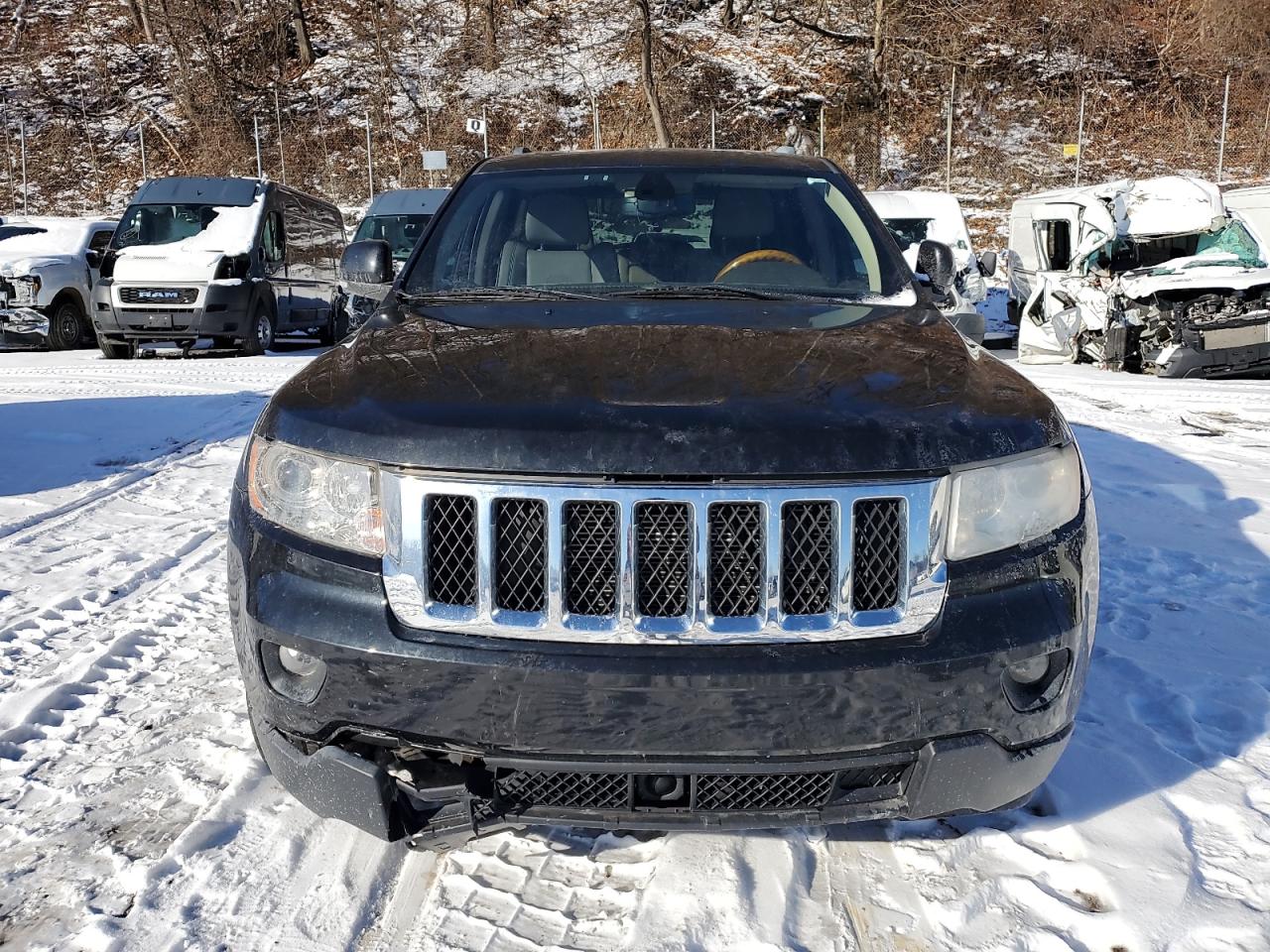 1J4RR6GT2BC586826 2011 Jeep Grand Cherokee Overland