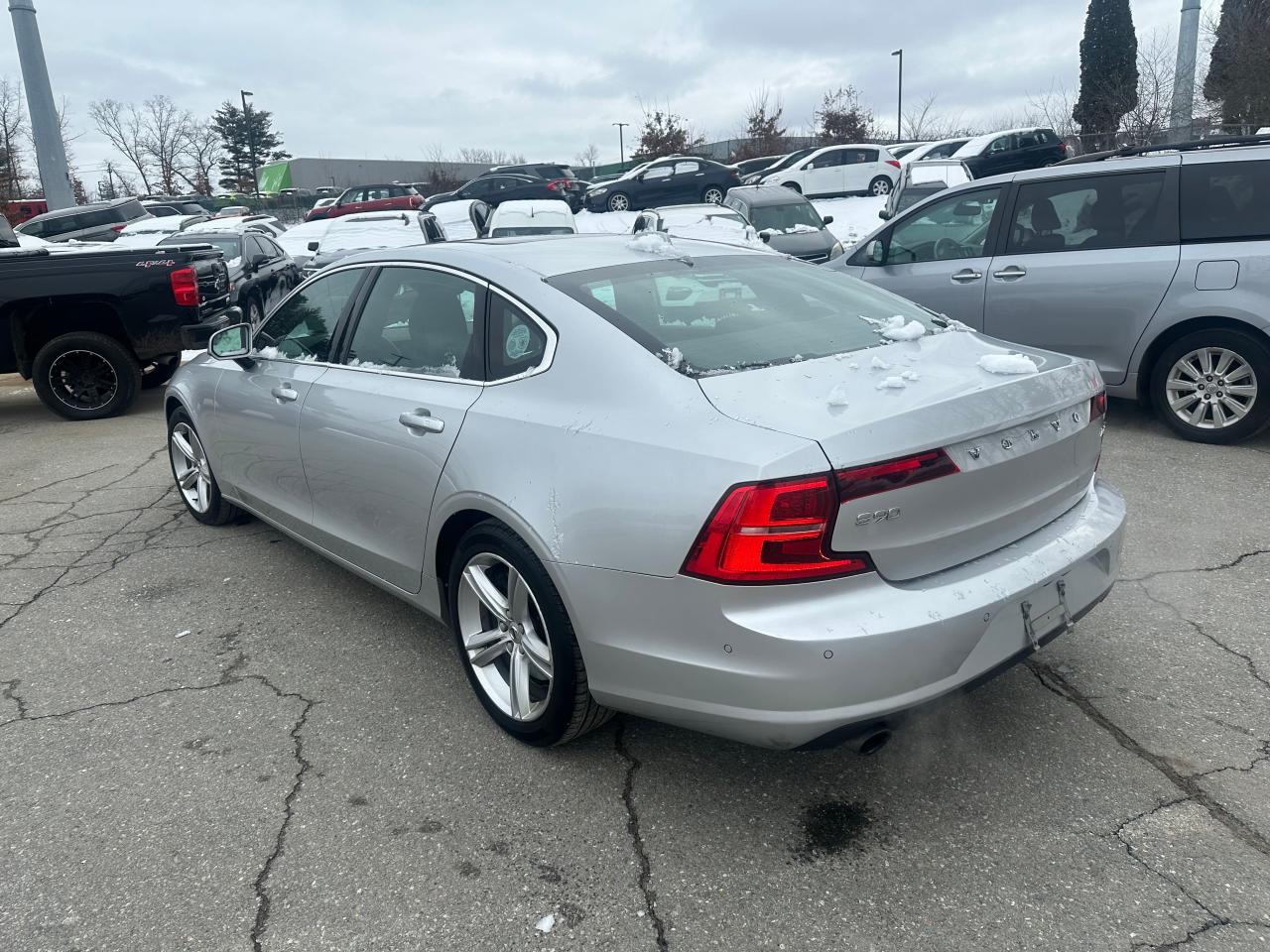 2018 Volvo S90 T5 Momentum vin: LVY982MK9JP027741