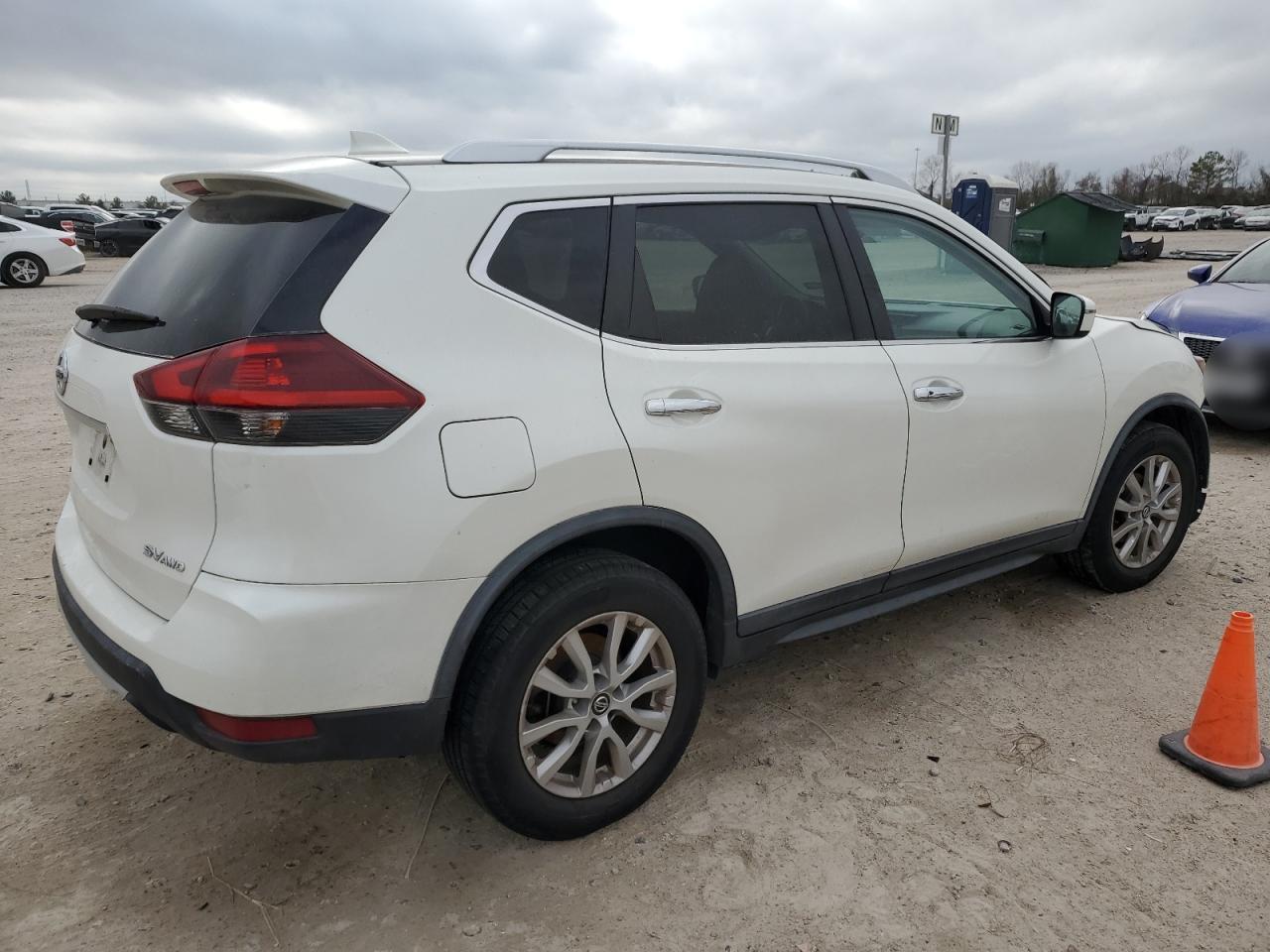 KNMAT2MV0JP558663 NISSAN ROGUE 2018