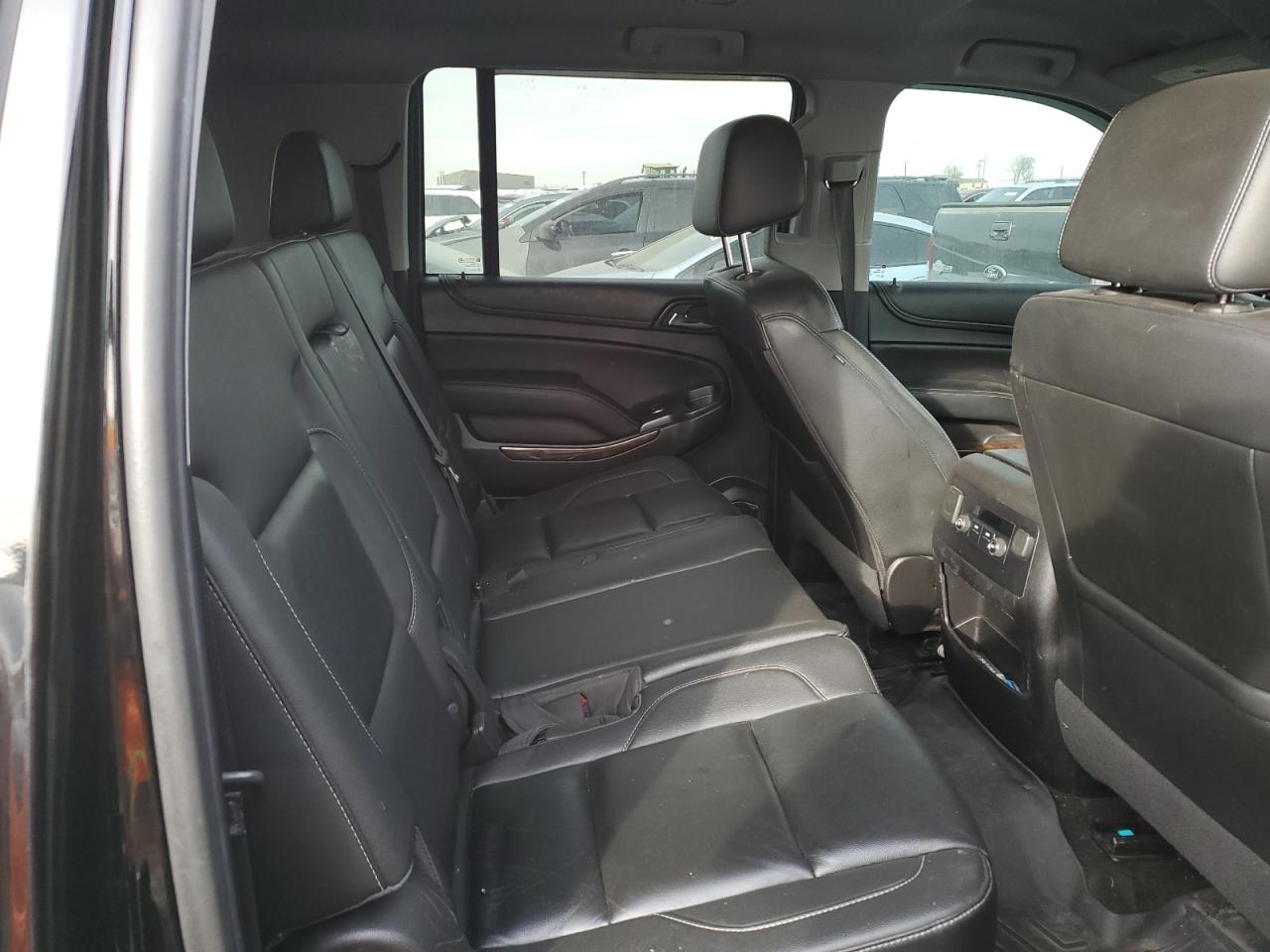 2018 Chevrolet Suburban K1500 Lt vin: 1GNSKHKC0JR210031