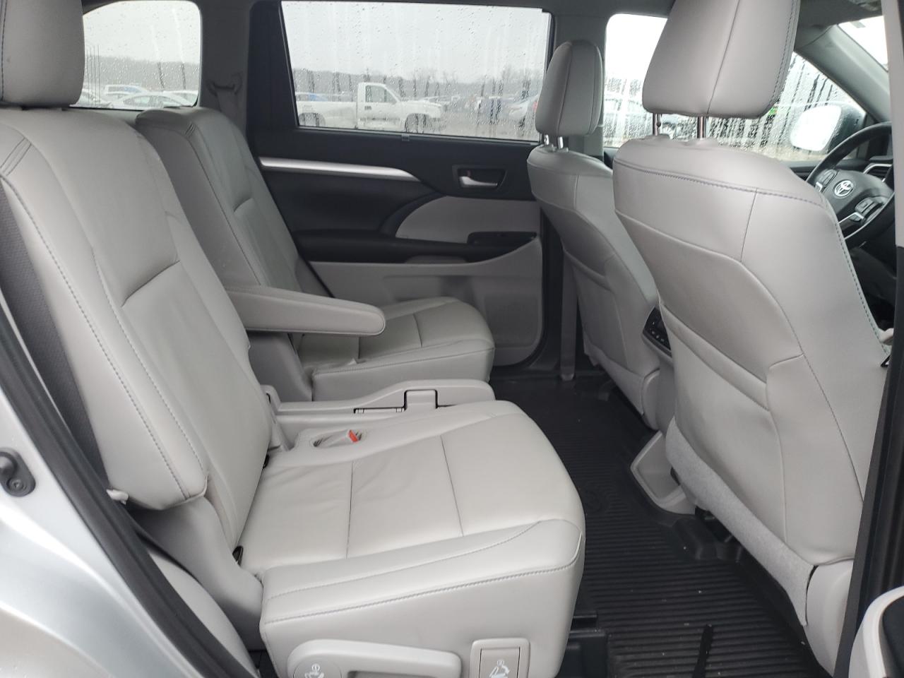 5TDJZRFH9KS611589 TOYOTA HIGHLANDER 2019