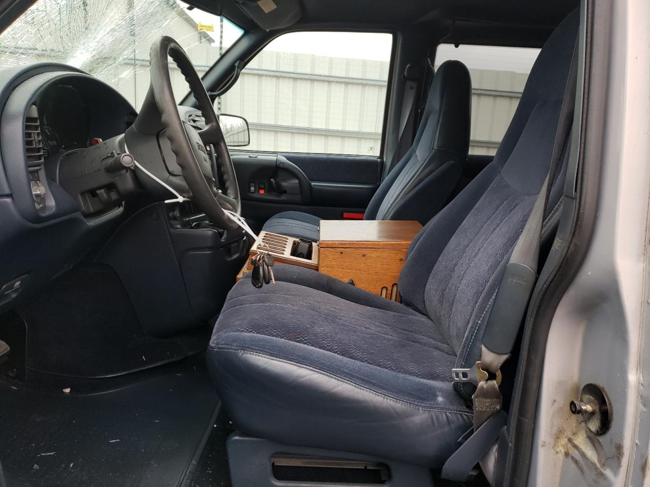 1GKDM19W1YB544224 2000 GMC Safari Xt