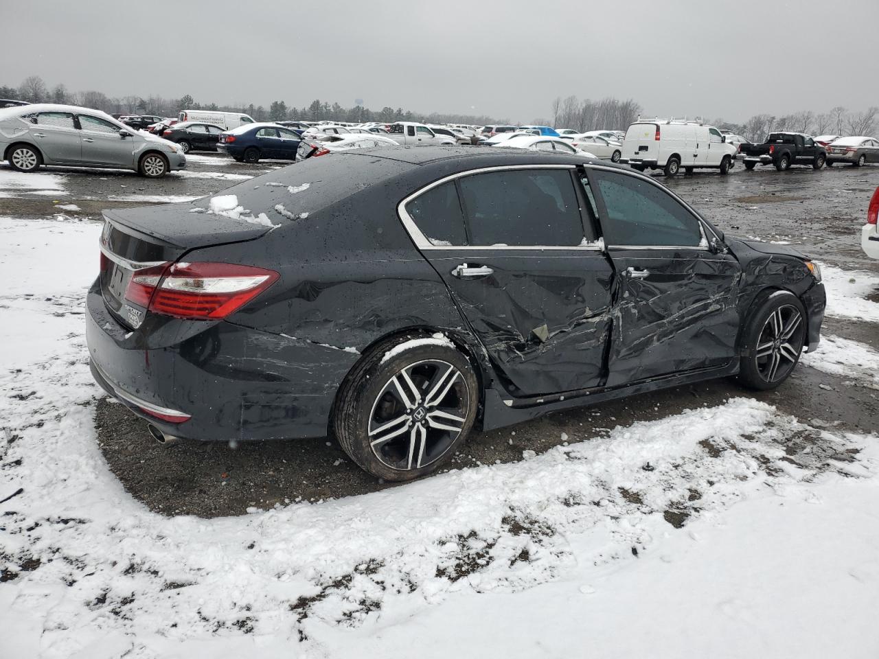 1HGCR2F52HA221320 HONDA ACCORD 2017
