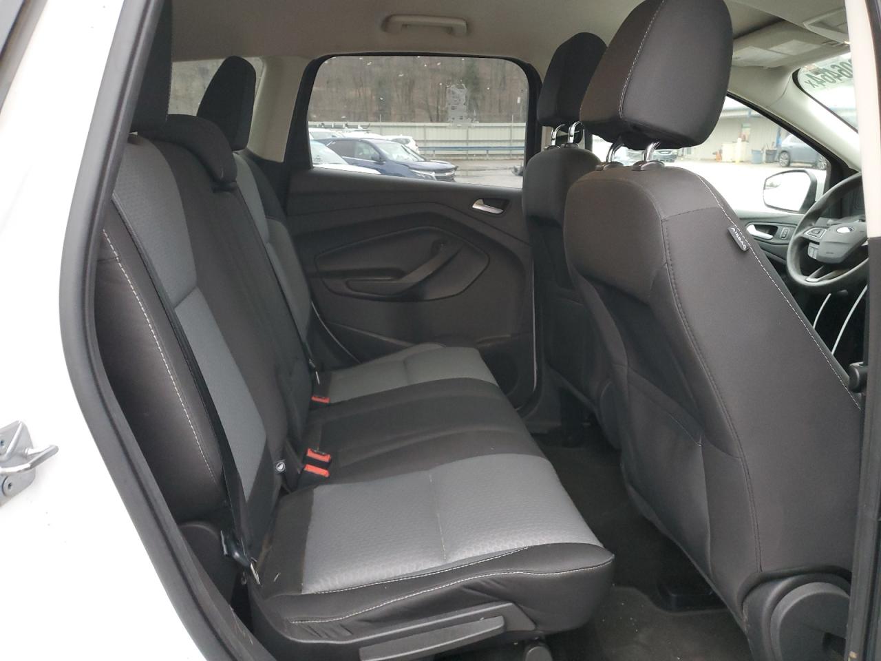 1FMCU0GD5HUD50461 FORD ESCAPE 2017