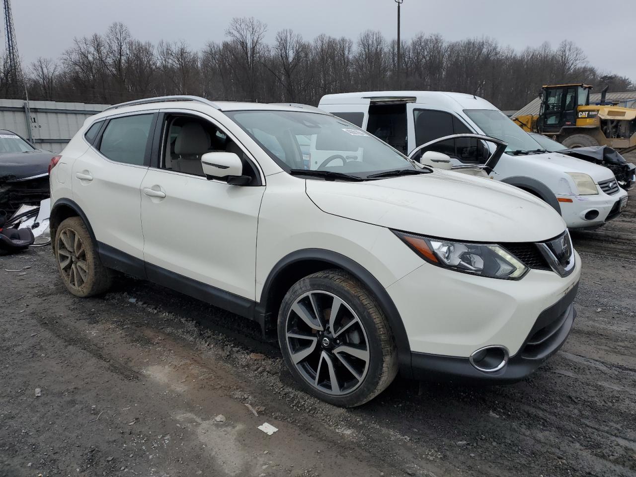 JN1BJ1CR5JW203876 NISSAN ROGUE 2018