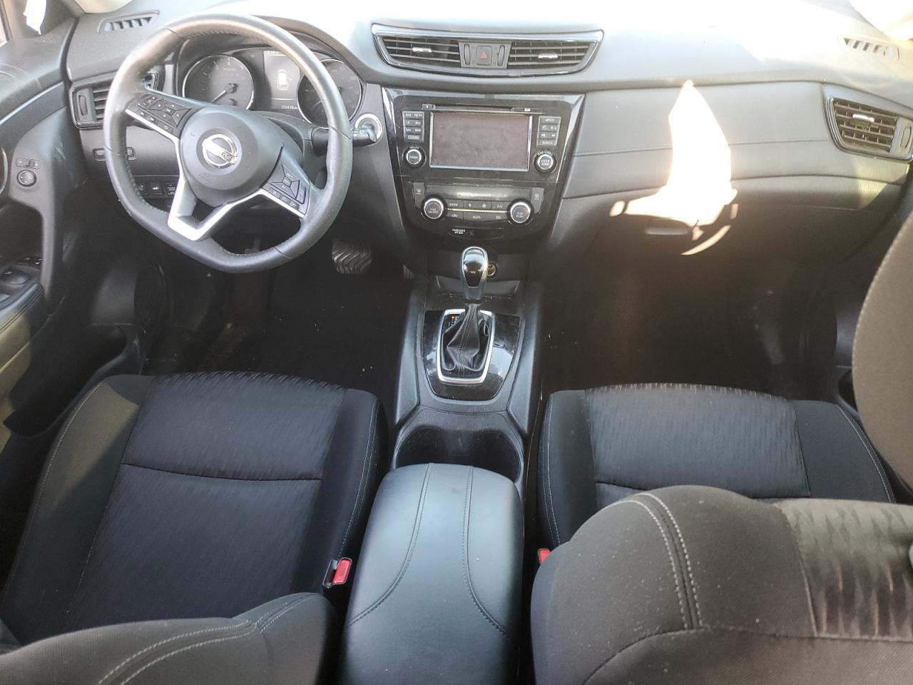 KNMAT2MT0HP568800 NISSAN ROGUE 2017
