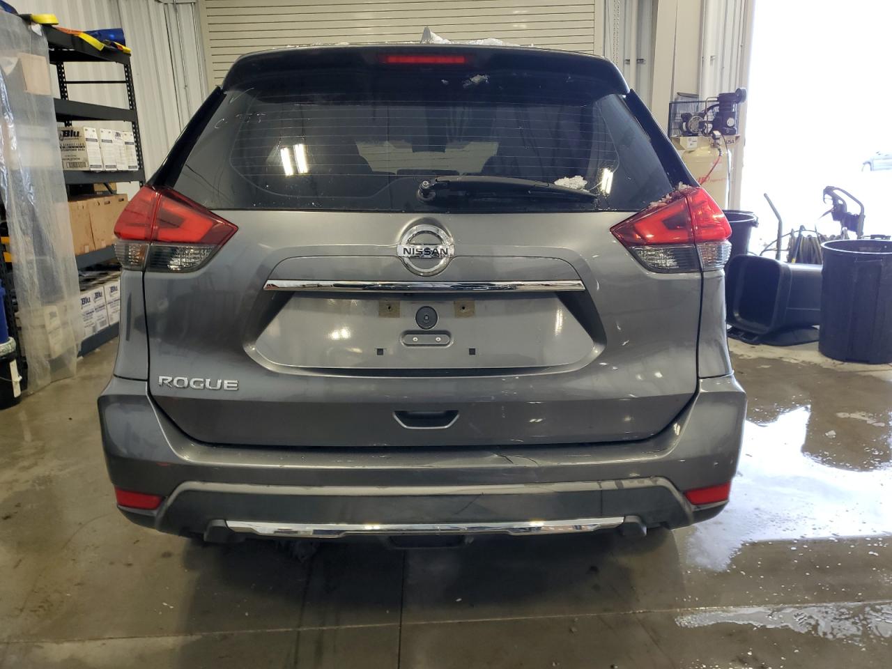 KNMAT2MT5HP563740 NISSAN ROGUE 2017