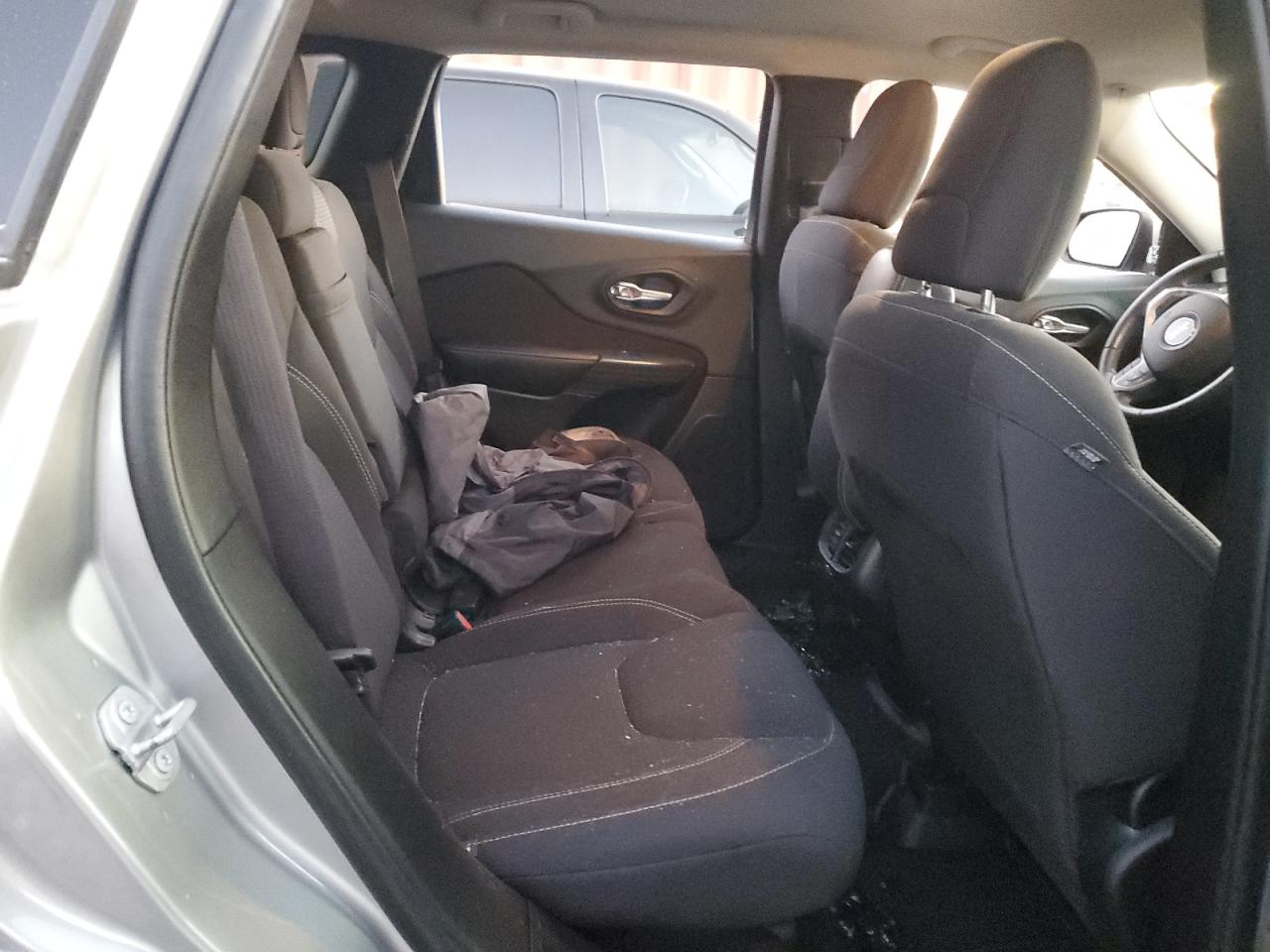 1C4PJLCB0GW149137 2016 Jeep Cherokee Latitude