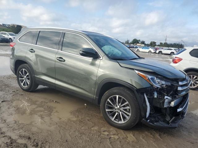 VIN 5TDKZRFH7KS295730 2019 Toyota Highlander, SE no.4