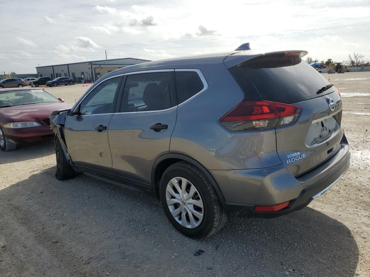 KNMAT2MT3JP565945 NISSAN ROGUE 2018