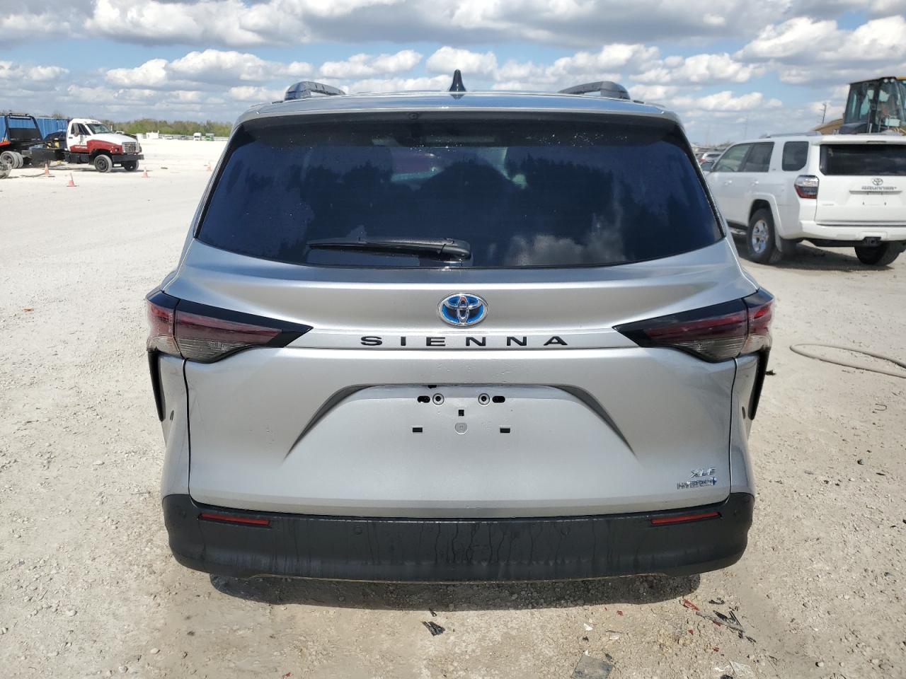 5TDYRKEC6PS167560 2023 Toyota Sienna Xle