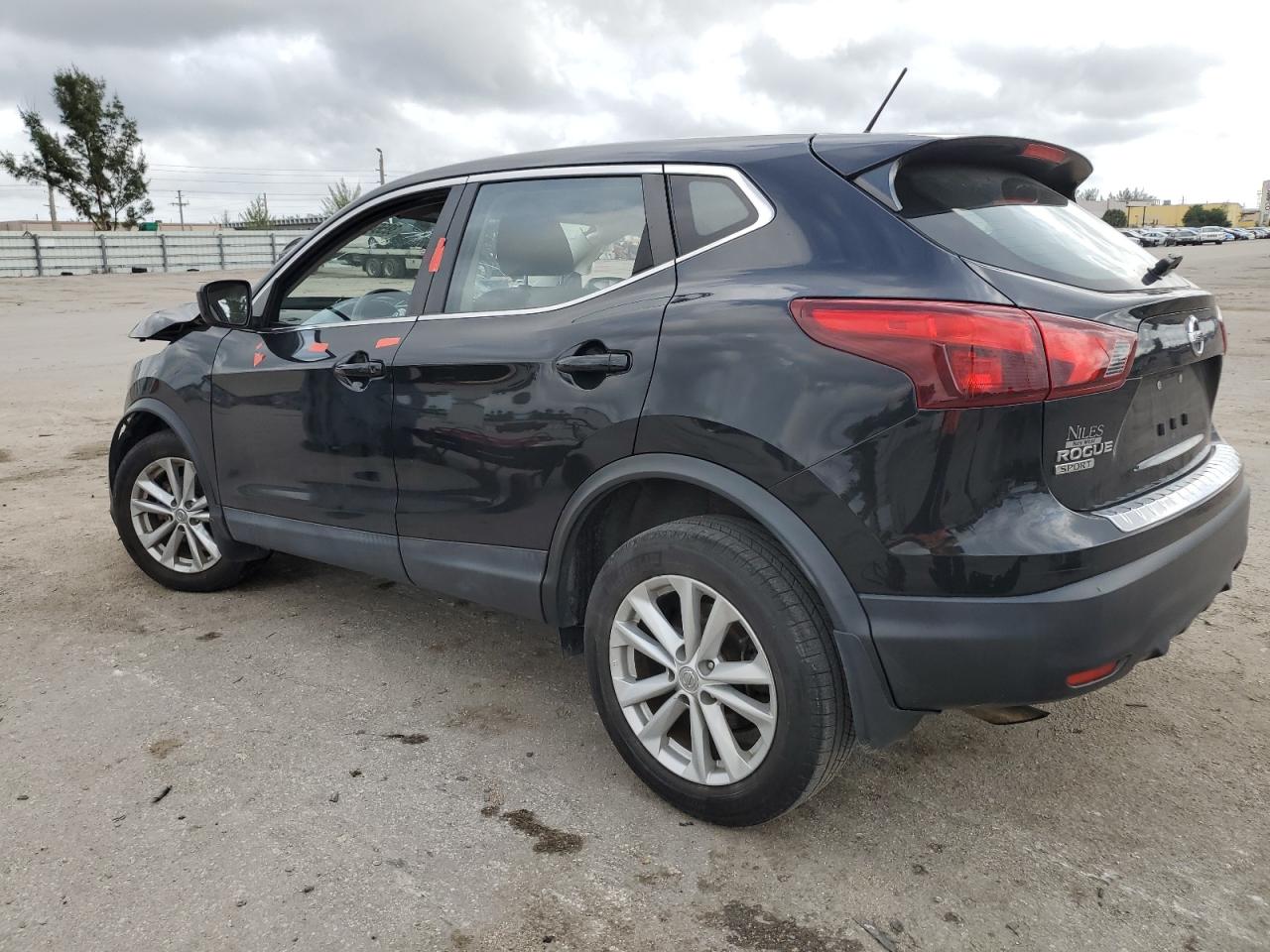 JN1BJ1CP9JW151232 NISSAN ROGUE 2018