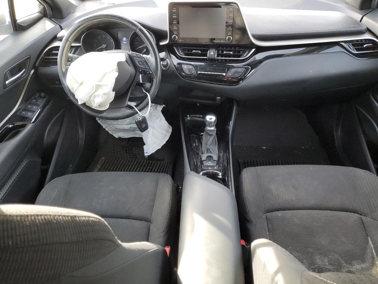 NMTKHMBX9KR095319 TOYOTA C-HR 2019