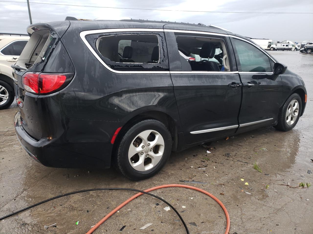 2C4RC1EG7HR821656 CHRYSLER PACIFICA 2017