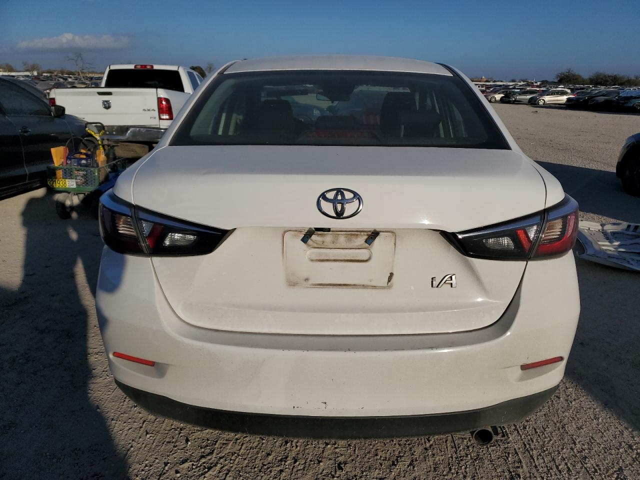 3MYDLBYV5HY158017 TOYOTA YARIS 2017