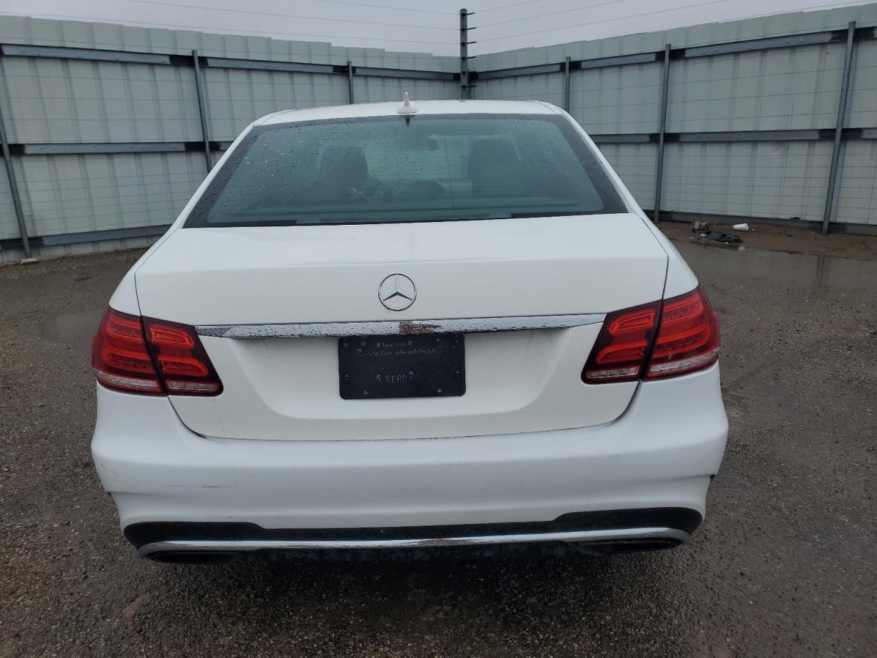 2016 Mercedes-Benz E 350 vin: WDDHF5KB9GB227074