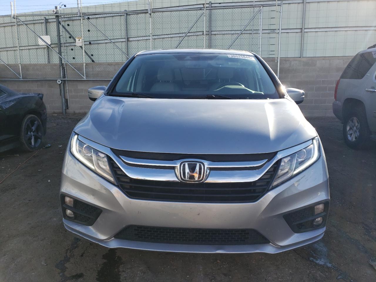 2019 Honda Odyssey Exl vin: 5FNRL6H71KB096261