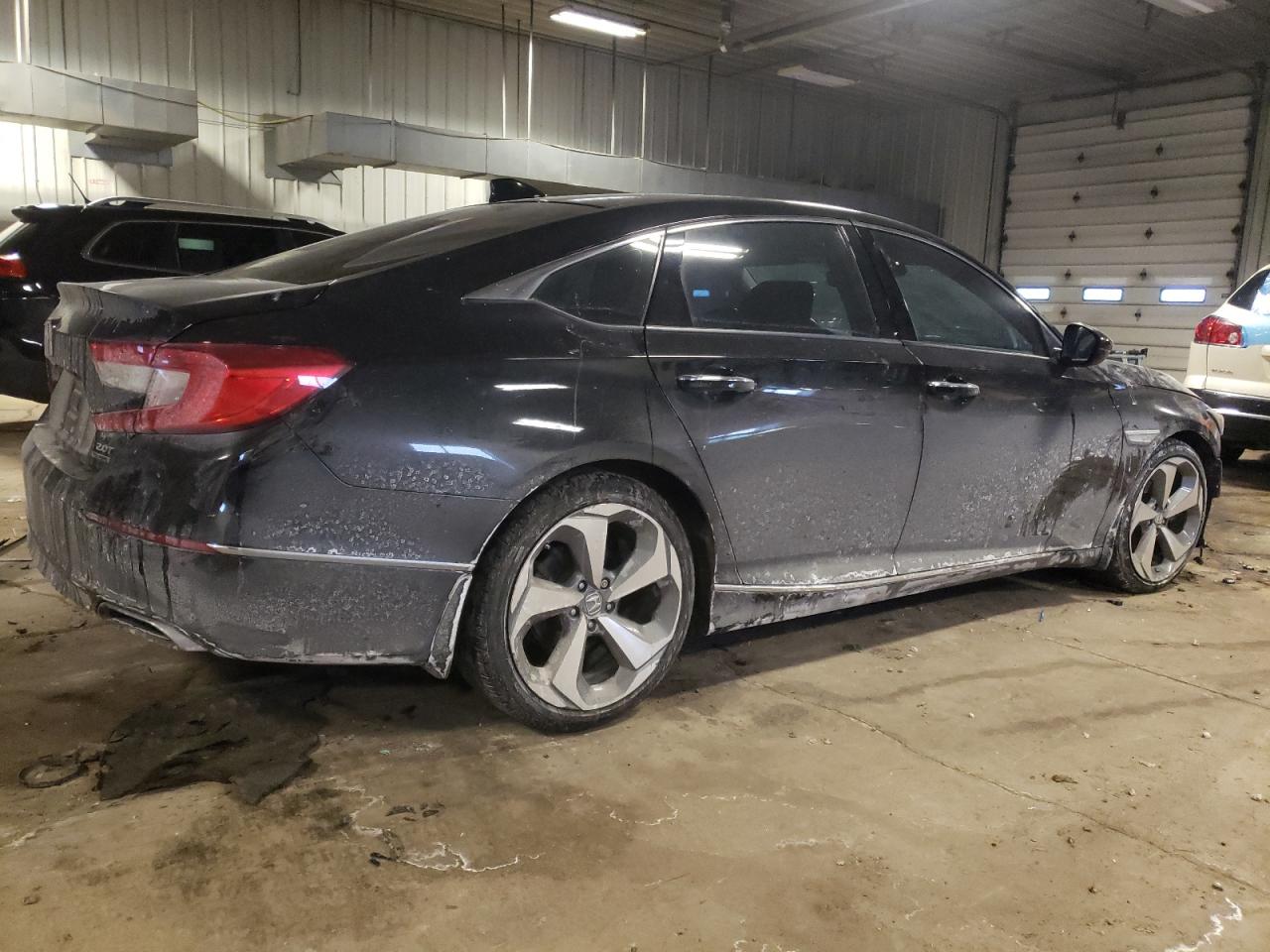 1HGCV2F99JA004917 HONDA ACCORD 2018