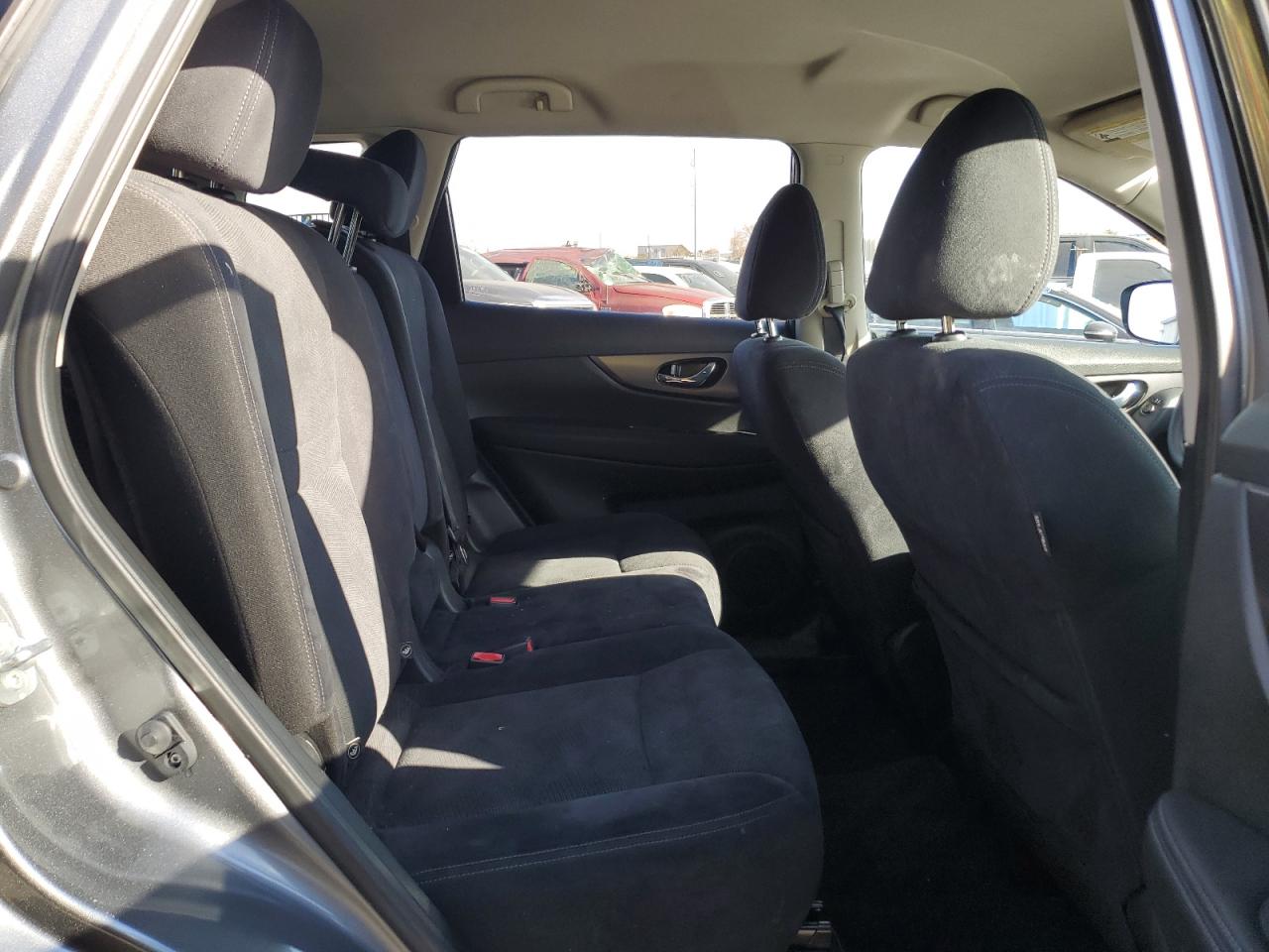 VIN: JN8AT2MV2GW137045 2016 NISSAN ROGUE
