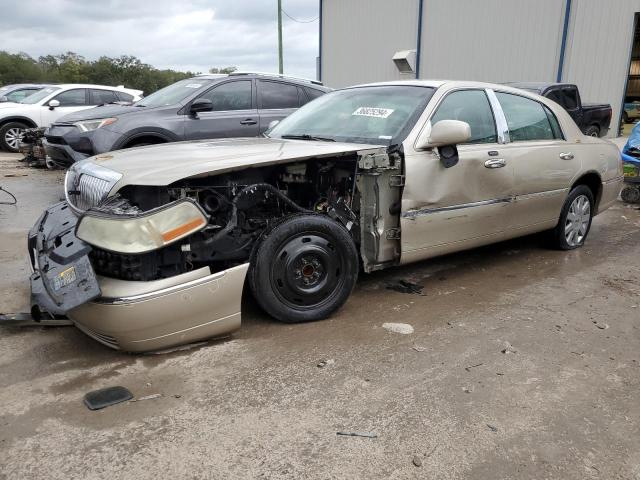 2005 Lincoln Town Car Signature Limited