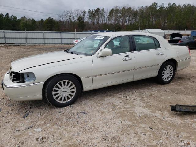 2005 Lincoln Town Car Signature