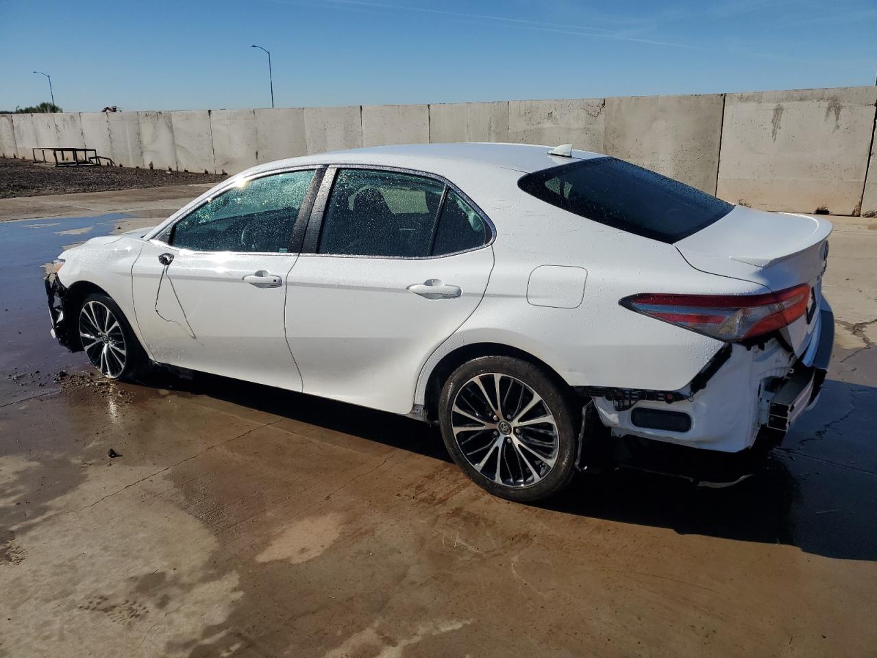 4T1B11HK4KU680879 TOYOTA CAMRY 2019