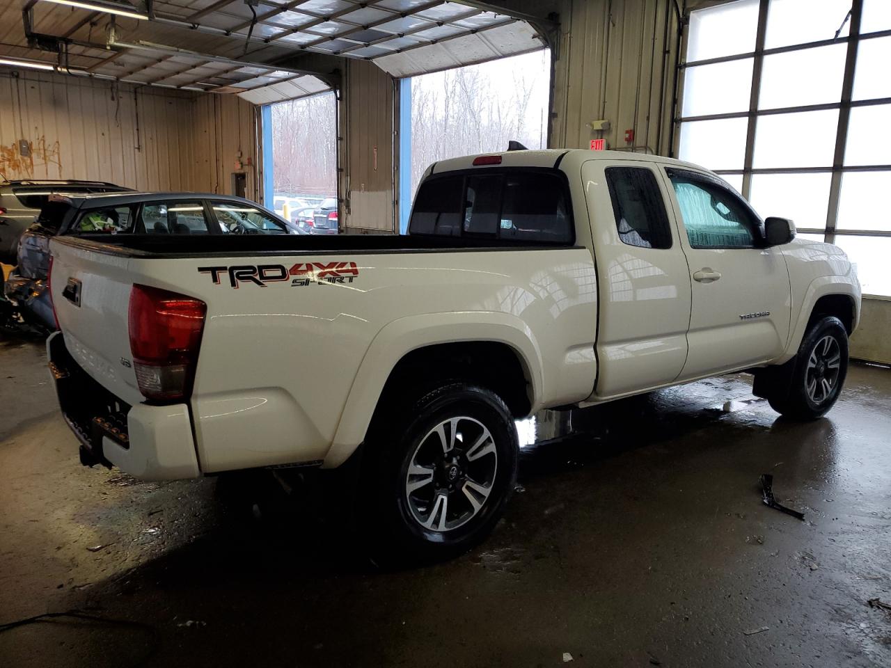 5TFSZ5AN2HX084847 TOYOTA TACOMA 2017