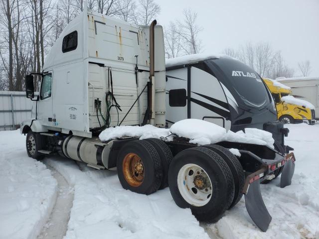 Lot #2336918887 2013 VOLVO SEMI salvage car