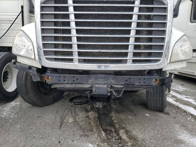 Lot #2454669925 2016 FREIGHTLINER CASCADIA 1 salvage car