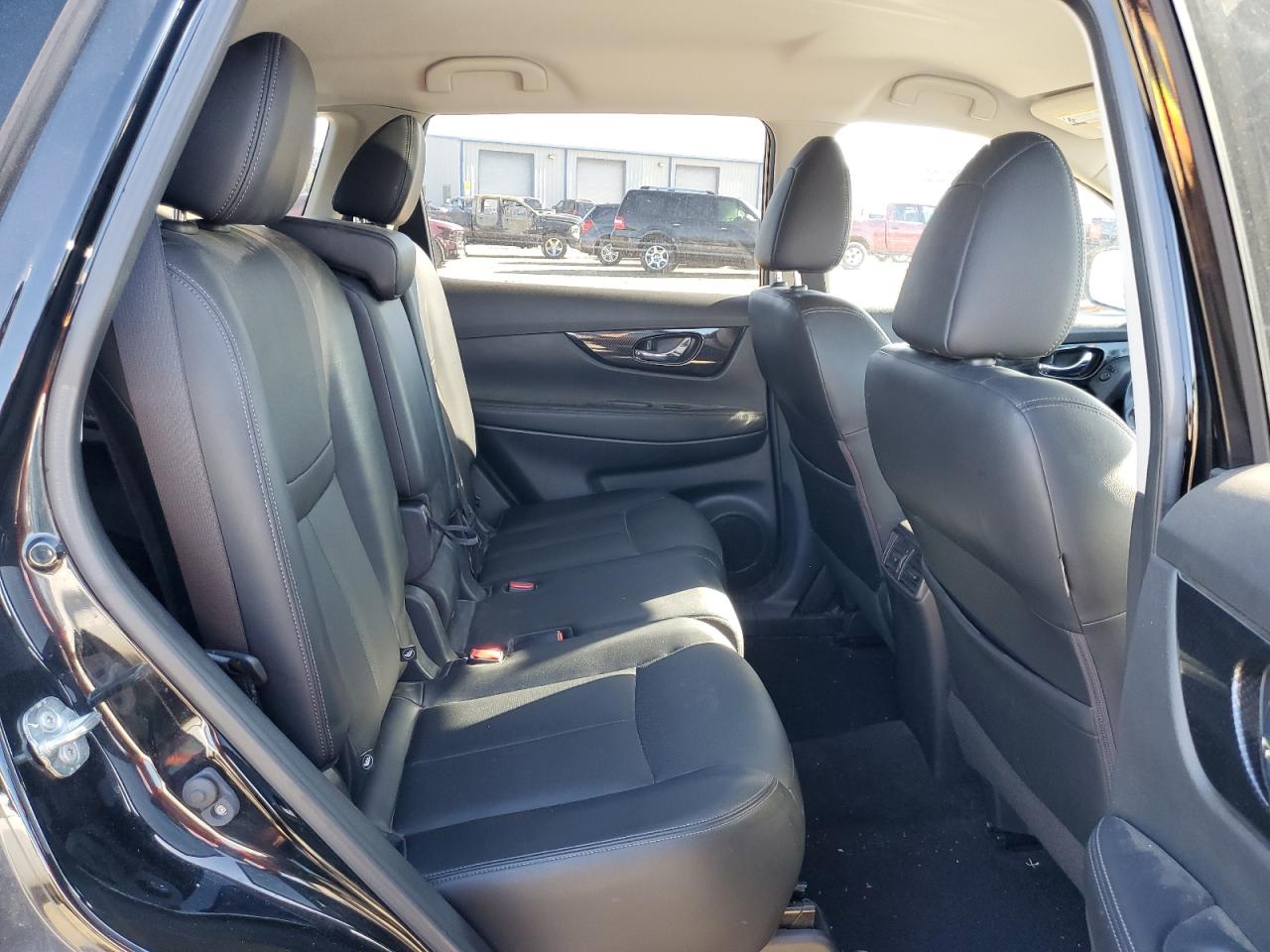 JN8AT2MV2JW326799 NISSAN ROGUE 2018