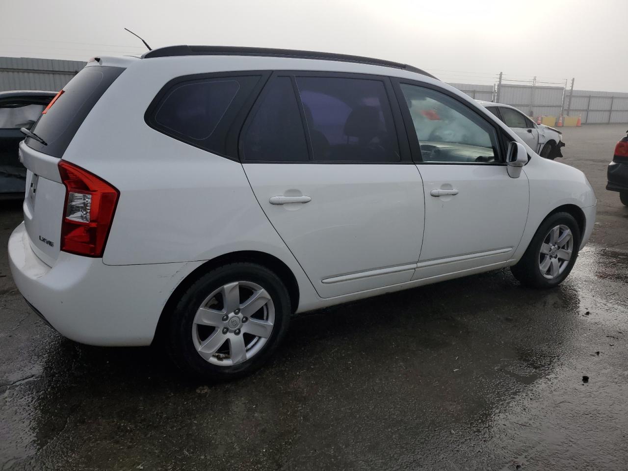 KNAFG526987175688 2008 Kia Rondo Lx