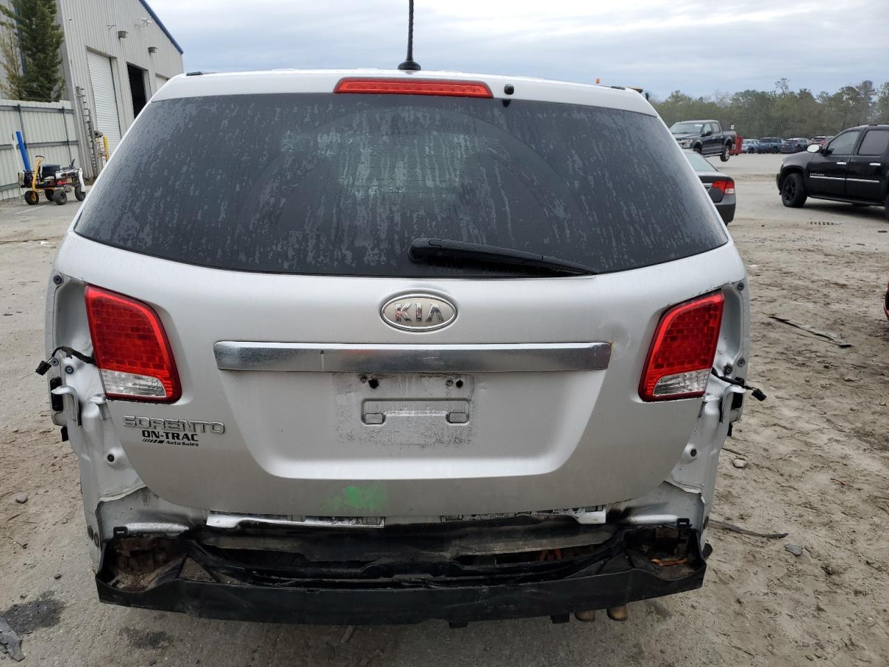 5XYKTCA17BG028559 2011 Kia Sorento Base