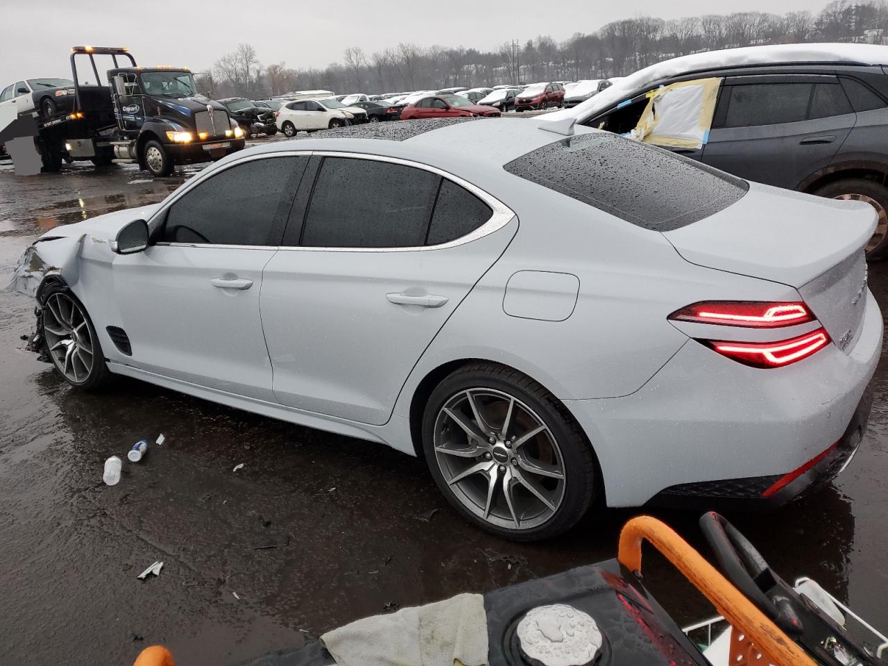 2022 Genesis G70 Base vin: KMTG34TAXNU093161