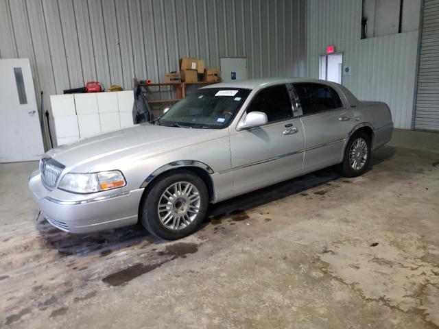 2010 Lincoln Town Car Signature Limited