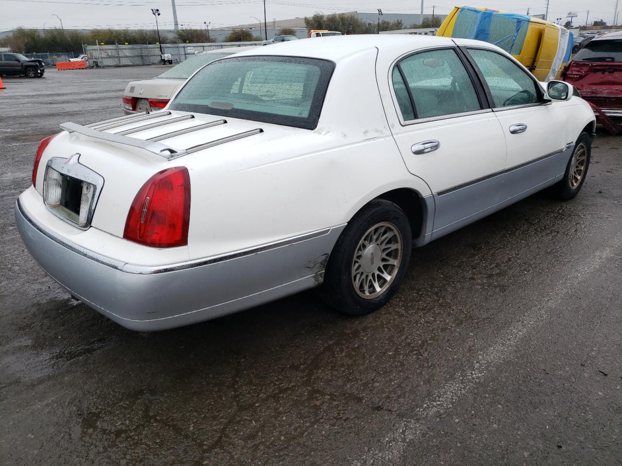 1lnhm82w01y655751 1LNHM82W01Y655751 2001 Lincoln Town Car Signature