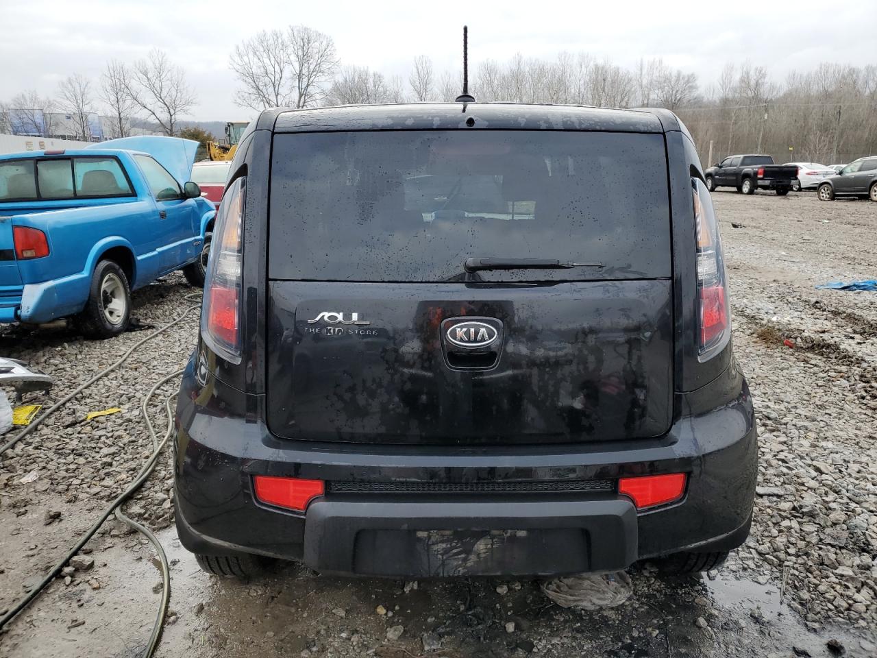 KNDJT2A20B7225813 2011 Kia Soul + KNDJT2A20B7225813 2011 Kia Soul +