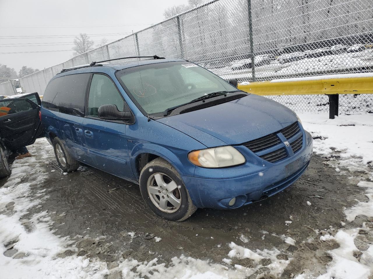 2D4GP44L05R346085 2005 Dodge Grand Caravan Sxt